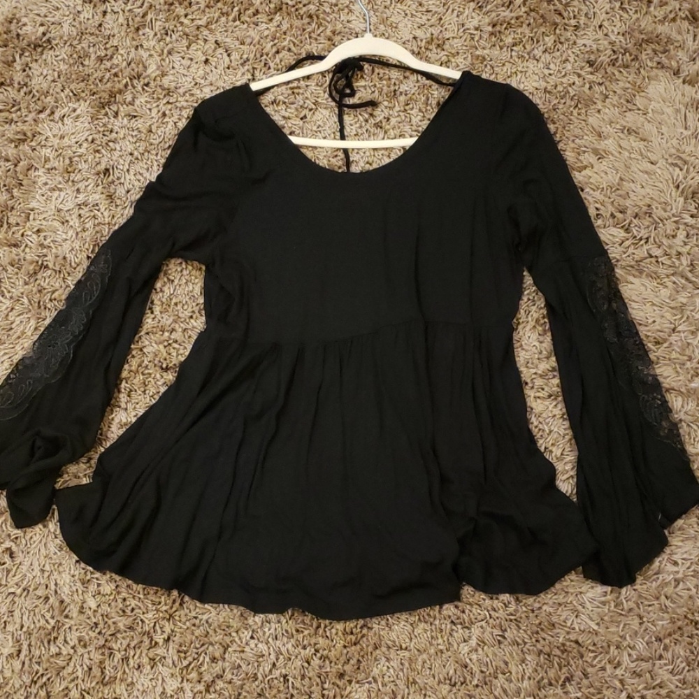 Pretty black top